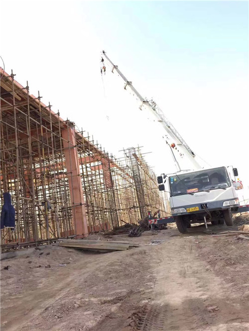 穆棱市吊车作业的安全注意事项有哪些？