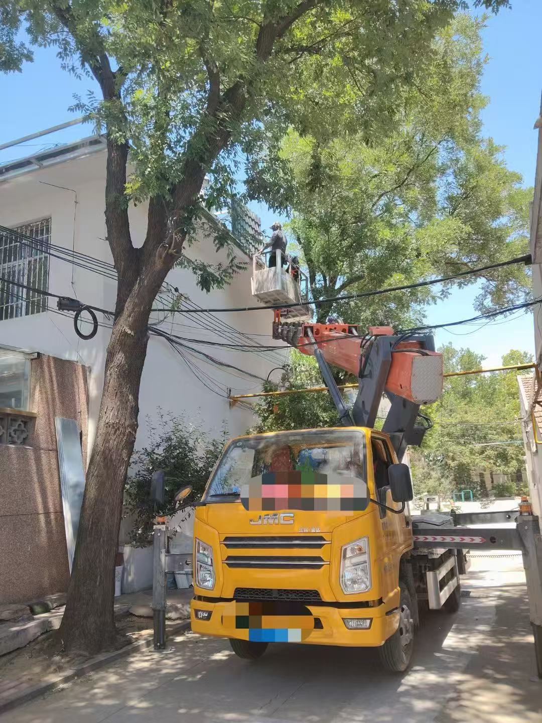 穆棱市高空作业车能吊装重物吗？最大承载多少公斤？